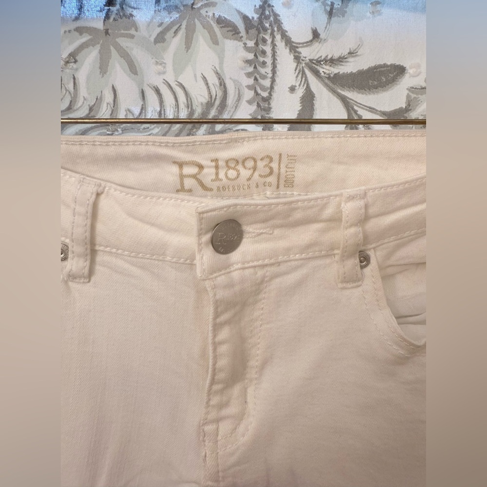 Elegant Cream Flare Jeans - Picture 3 of 7